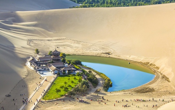 Crescent Spring & Singing Sand Dunes (Mingshashan)